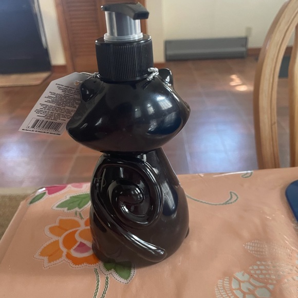 NWT Halloween black cat with vanilla sugar hand soap 10 .5 oz - Picture 2 of 2